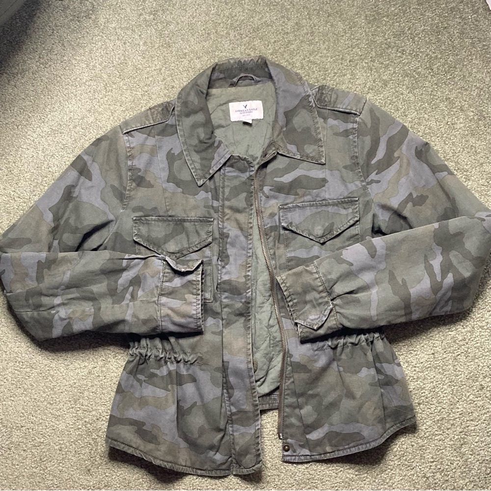 American Eagle Outfitters Camo Cropped Utility Jacket